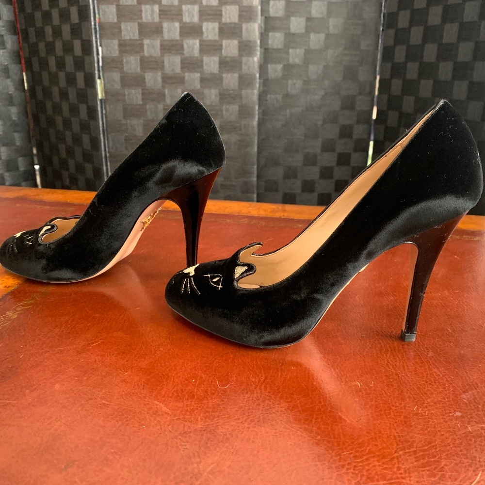 Charlotte Olympia Black Velvet Kitty Pumps, size 39 - Picture 5 of 7